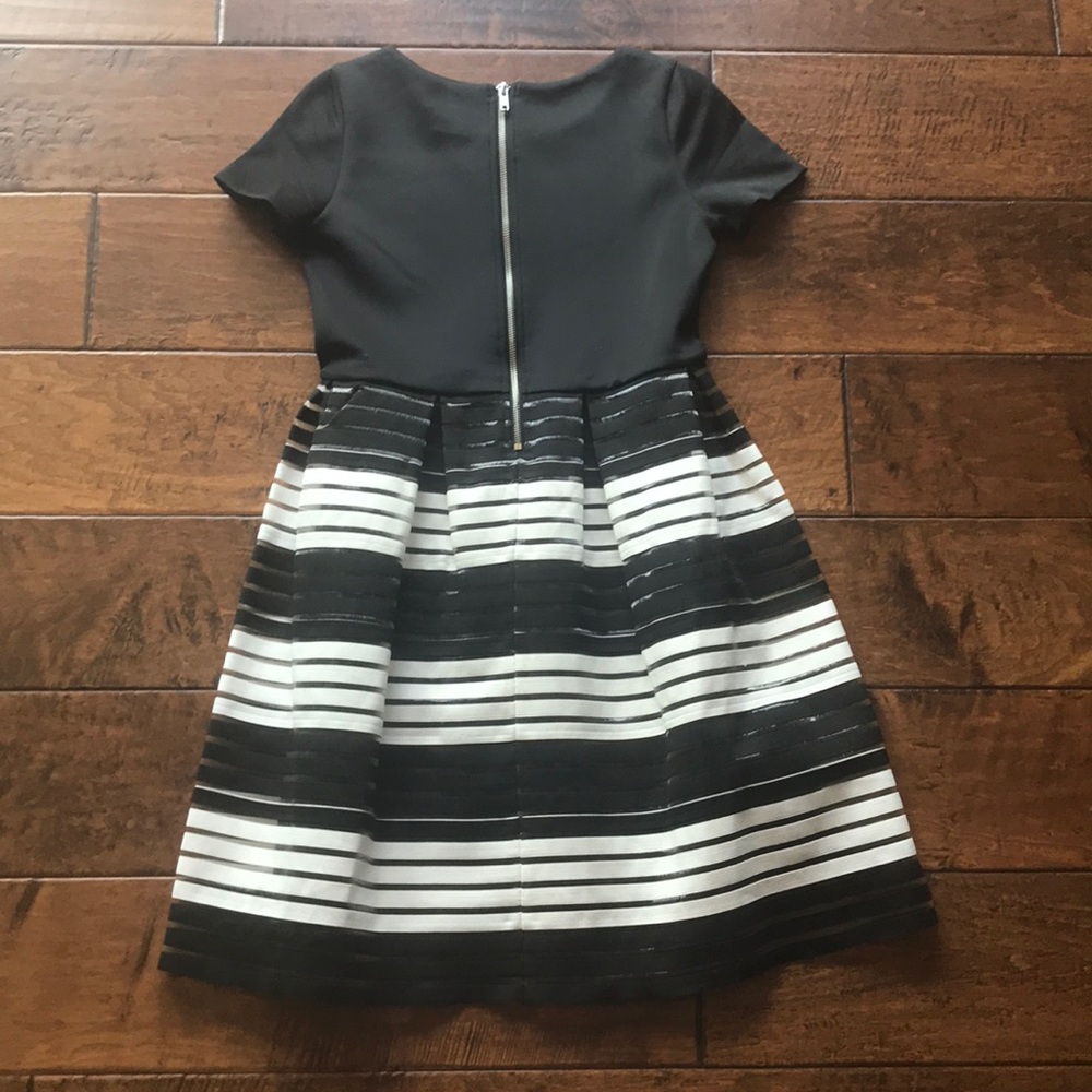 Dress - Picture 2 of 4
